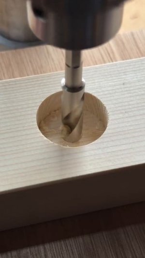 ❓Как просверлить идеально ровные отверстия в круглых стержнях.