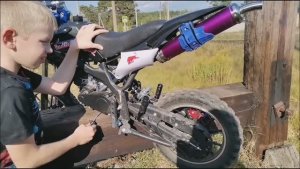 Как настроить холостой ход на детском питбайке 49сс 2Т.