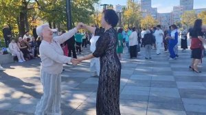 А БЕЛЫЙ ПУХ ЛЕТИТ, ЛЕТИТ! ХАРЬКОВ ТАНЦЫ СЕНТЯБРЬ 2025 #kharikiv