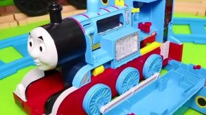 ПаровозикТомас спешит объехать все препятствия чтобы доехать домой.Видеодлядетей.#дети#видеодлядетей