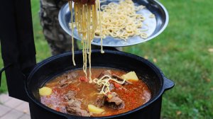 Казахский густой суп кеспе в казане