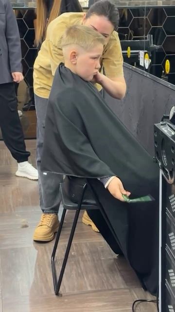 Серьезный мужчина смотреть онлайн