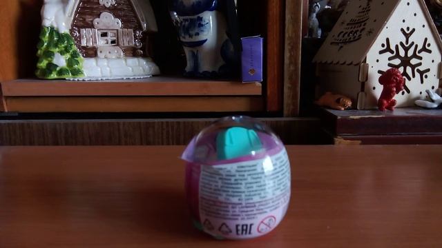 Красивое пластиковое яйцо с игрушкой для девочек. Распаковка и обзор.