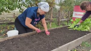 блестят КАК...__дела ОГОРОДНЫЕ-мы это уже СДЕЛАЛИ__схватила САМЫЙ БОЛЬШОЙ