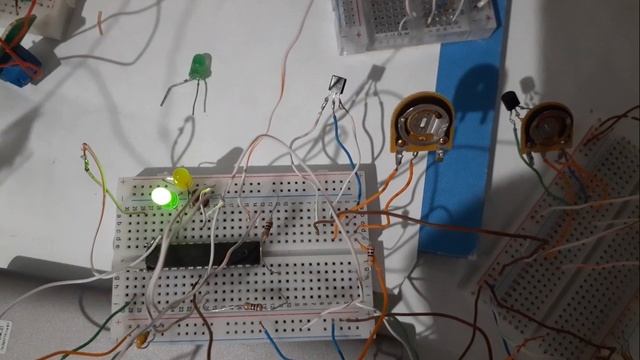 Светофор на счётном триггере мультивибраторе и логике смотреть онлайн