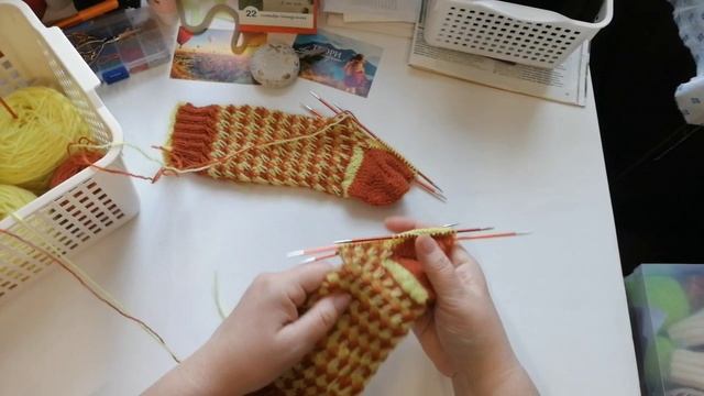 СП Носочный календарь 2025. Сентябрь . Осенний блюз .YouCut_20250927_170835900.mp4 смотреть онлайн