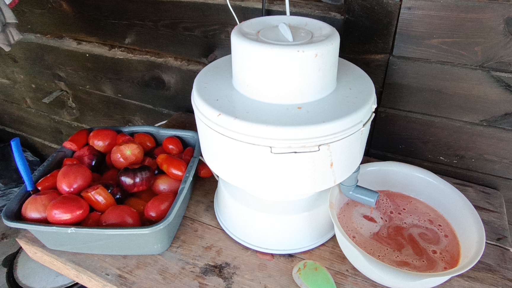 Томатный сок на соковыжималке Салют смотреть онлайн