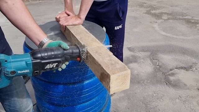 Сабельная пила Makita JR 3070 CT (1510 Вт, пропил до 266 мм, 220 В) смотреть онлайн