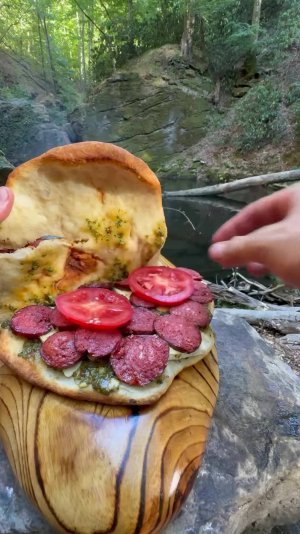 Приготовление пиццы-сэндвича с колбасой 🍕