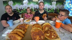 мукбанг. нажарила гору беляшей и пирогов с капустой