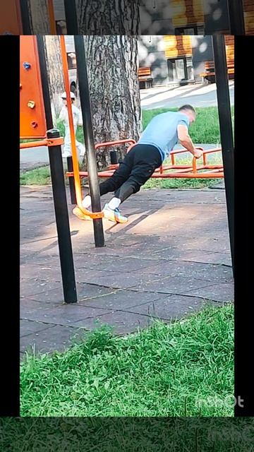 Молодец красавчик! Вот как нужно отжиматься! 👍👍👍 смотреть онлайн