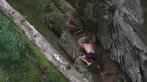 съездили на один из водопадиков. замечательно, что пешие туристы не до всех мест могут добраться