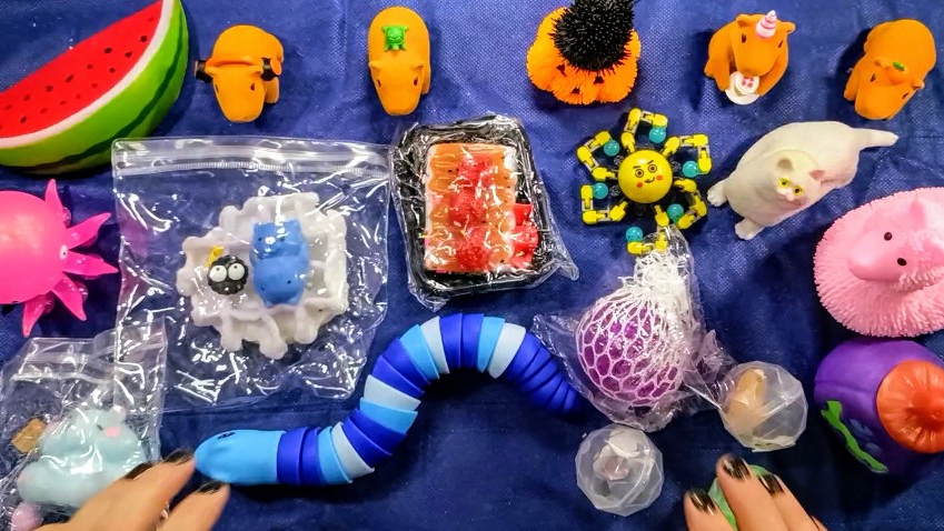 АСМР РАСПАКОВКА сквишей ТАБА лапки 🐾 приятные звуки АСМР 👀 режу СКВИШИ ✨ смотреть онлайн