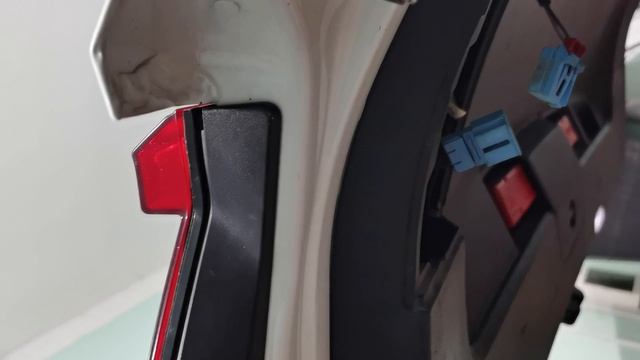 WV Tiguan 2018 г.в. 2.0 Снятие задней фары с крышки багажника