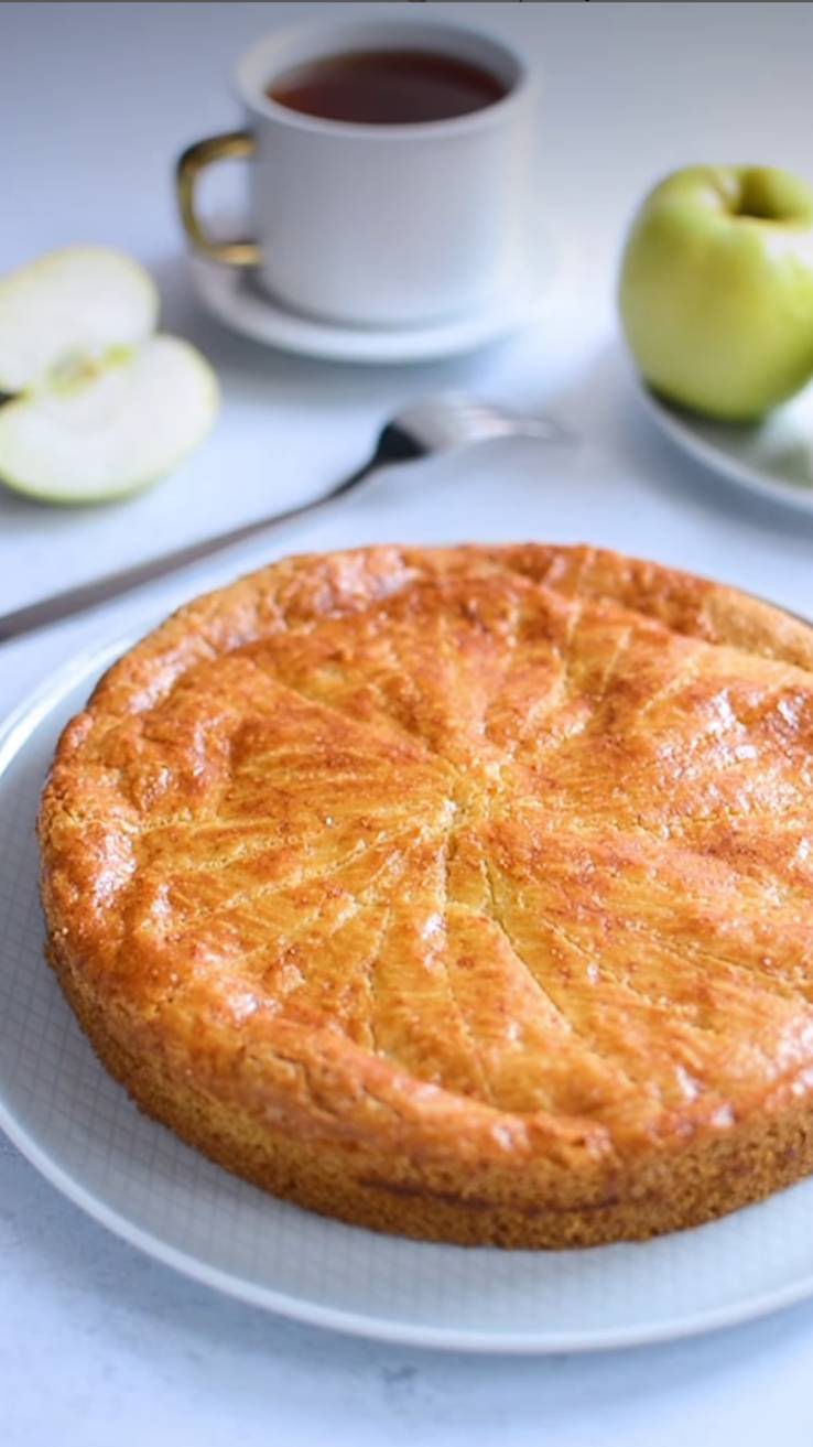 Баскское гато с заварным кремом и яблоками смотреть онлайн