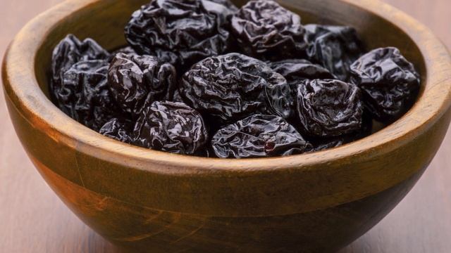 Ела по 2 ЧЕРНОСЛИВА в день. Легкость кишечнике, забыла о запорах, а давление вообще не тревожит смотреть онлайн