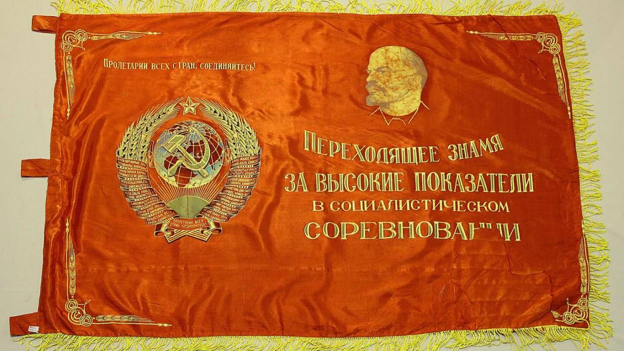 Чиновники ЦБ: борьба с инфляцией через беспилотные комбайны смотреть онлайн