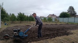 Садово огородные работы. Наводим порядки, косим, пашем, режем.