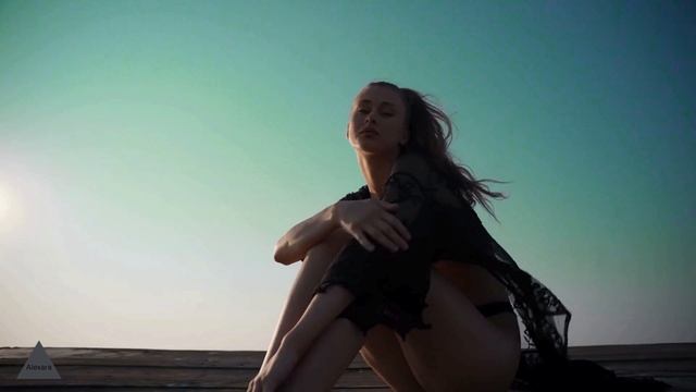 Little Mix Little Me Gets a Sexy Twist – Bikini Modeling That'll Leave You Breathless -Alexara смотреть онлайн