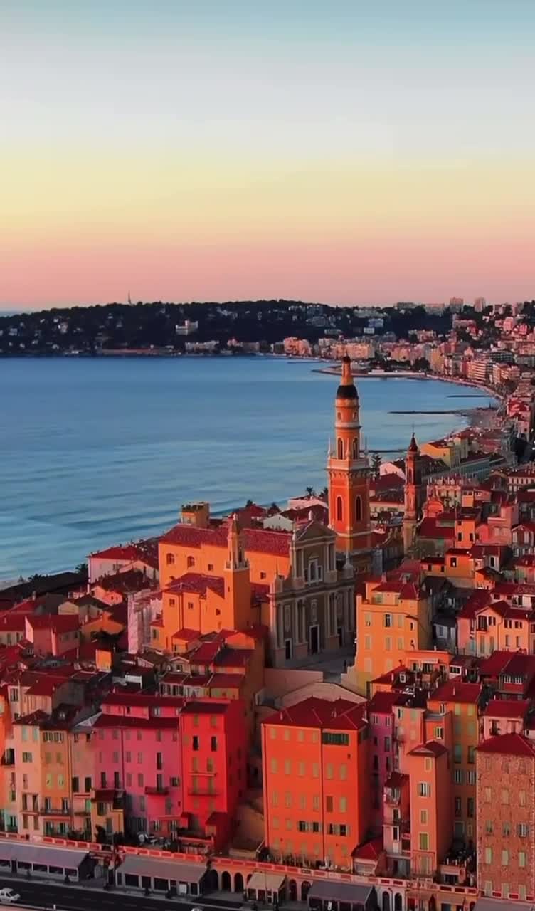 Популярный курортный город Ментон на Лазурном берегу Франции выглядит скорее итальянским, чем фра... смотреть онлайн