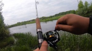 ДУМАЛ В ЭТОМ ОЗЕРЕ РЫБЫ НЕТ, А ТУТ КЛЮЮТ ТАКИЕ! Рыбалка на карася ВОЗЛЕ ДОМА