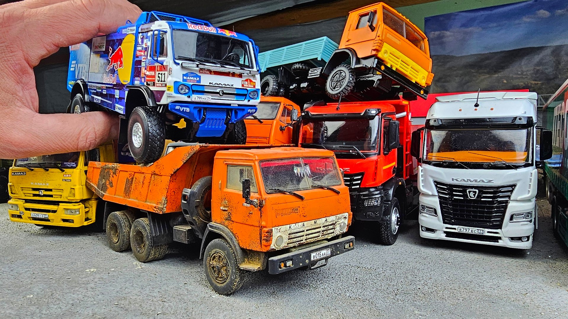 Модели грузовиков Камаз. История создания в масштабных моделях 1/43. Про машинки смотреть онлайн