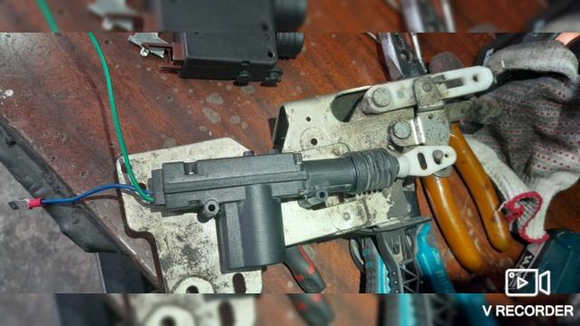 Пежо Партнёр - привод багажника смотреть онлайн