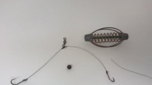 МОНТАЖ ДОНКИ С КОРМУШКОЙ  ПРУЖИНА \РЫБОЛОВНЫЕ ЛАЙФХАКИ донка двумя поводками