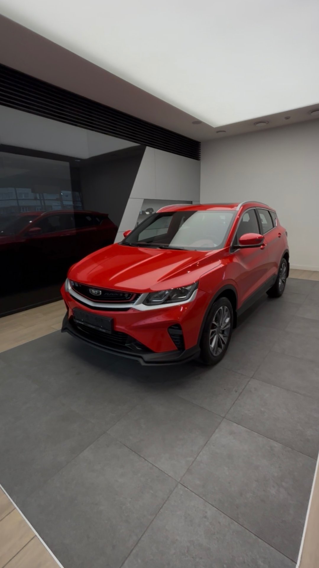 Осмотр нового автомобиля в автосалоне смотреть онлайн