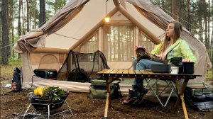 Одиночный кемпинг с котом 🐾 Надувная палатка, Солнечные батареи и ужин из лосося | ASMR Forest Camp