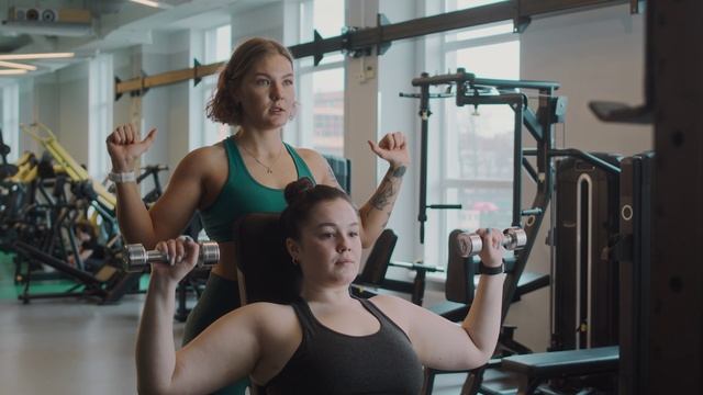 Жим гантелей сидя