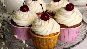 Ванильные капкейки с вишней