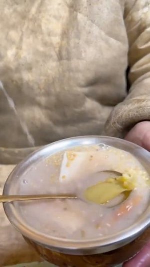 Приготовлю насыщенный чай с мясом, и накормлю черного комочка - растёт помощник пастуха ;)