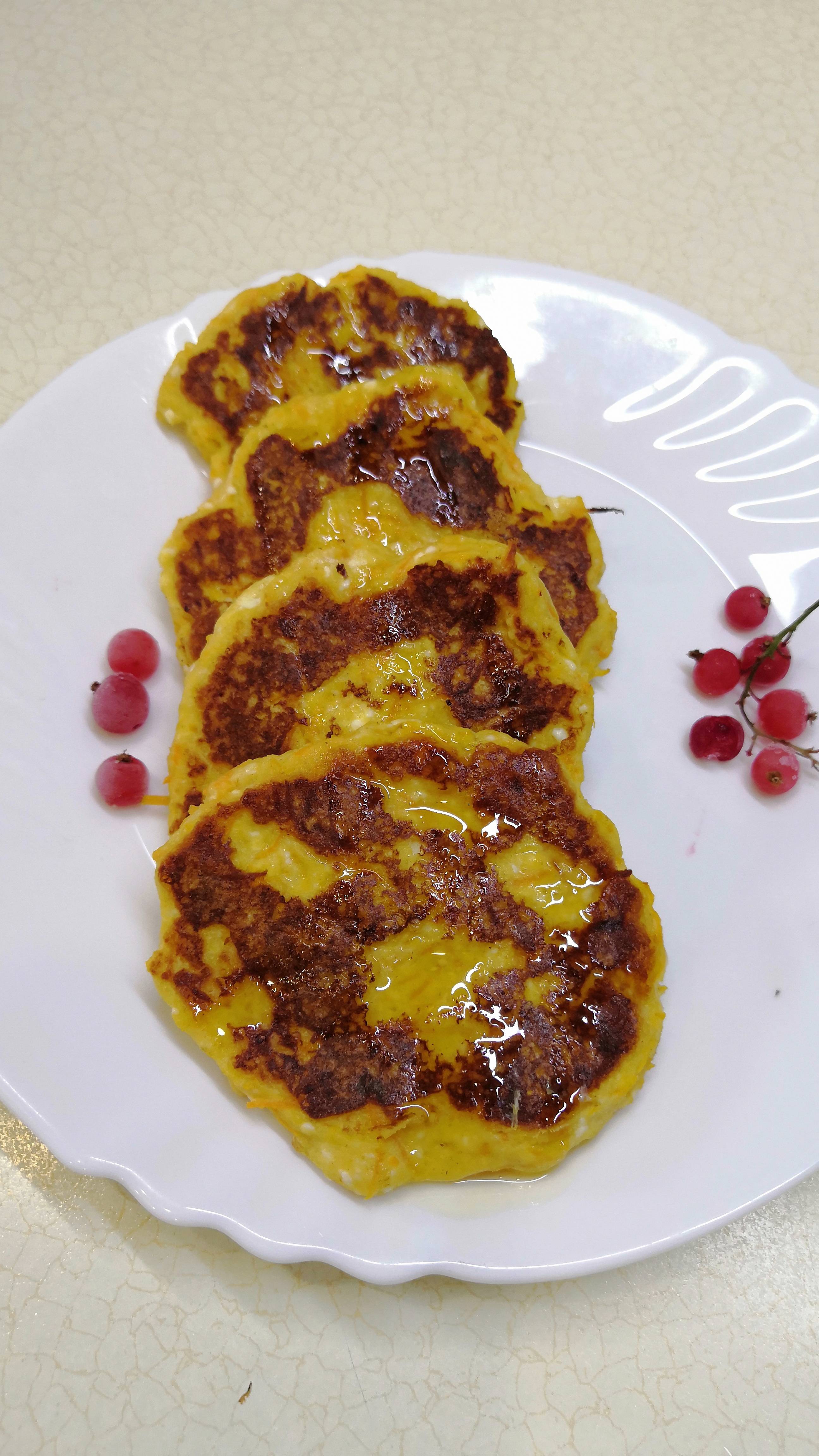 Творожно-морковные оладьи для чудесного завтрака