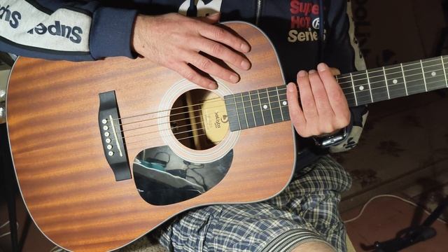 Трансакустическая гитара 