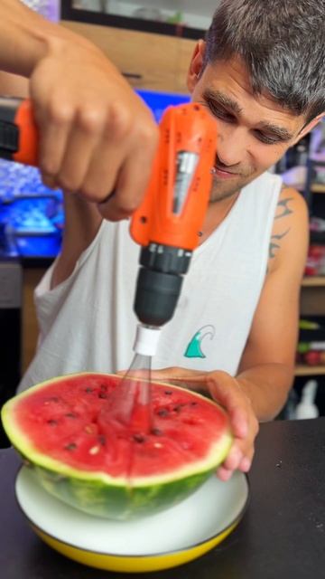 Папа сделал Саймону арбуз без косточек 🍉 смотреть онлайн
