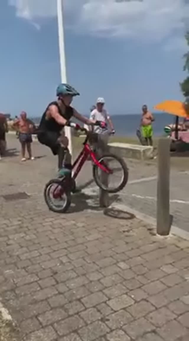 Слабый мальчик смотреть онлайн