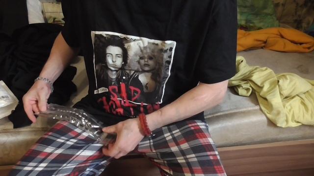 распаковка с алиэкспресс футболка  Sexpistols  и брослеты
