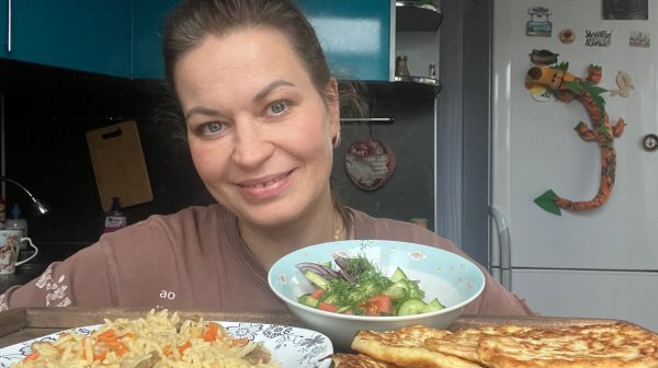 МУКБАНГ ВКУСНЫЙ ПЛОВ С ГОВЯДИНОЙ/КАБАЧКОВЫЕ ОЛАДУШКИ/САЛАТ/MUKBANG ЕДА ОБЖОР