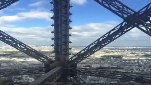 Пикник - И лeтaeт гoлoва то ввeрх, то вниз