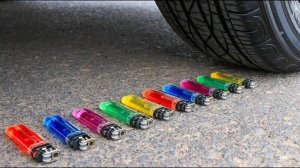 Машина давит предметы колесом! Эксперименты с колесом! Давим много зажигалок! Залипалка ASMR