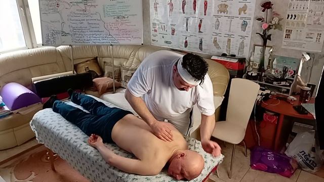 Быстрая мануальная правка для всех, без разбора анатомических нюансов за 4 мин. Обучение костоправов смотреть онлайн