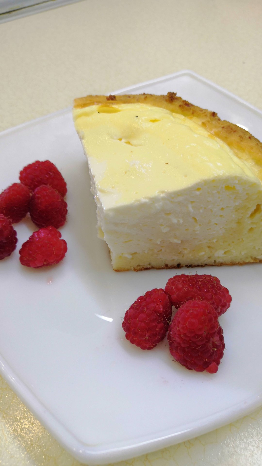 Что за прелесть эта запеканка из двух видов творога! И калорийность радует