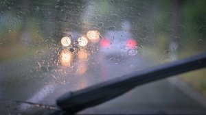 Чем обработать стекла в машине, чтобы они не запотевали: нашли самое лучшее средство