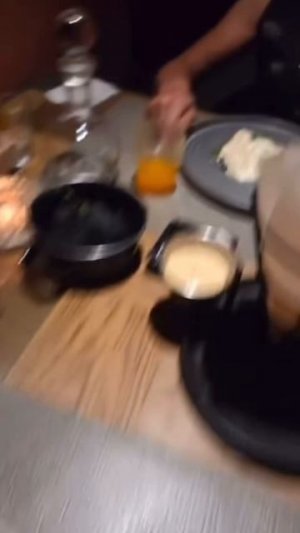 СИЛЬНО НЕ ЗАВИДУЙТЕ! ОЛЕГ МОНГОЛ И ВАЛЯ ЕДЯТ ИЗЫСКАННУЮ КУХНЮ!