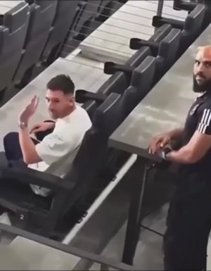 Мощный охранник Месси 💪