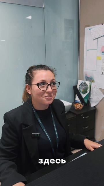 могла бы и помочь 😅 смотреть онлайн