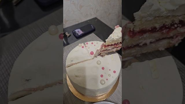 кушаем первый наш приготовленный тортик смотреть онлайн