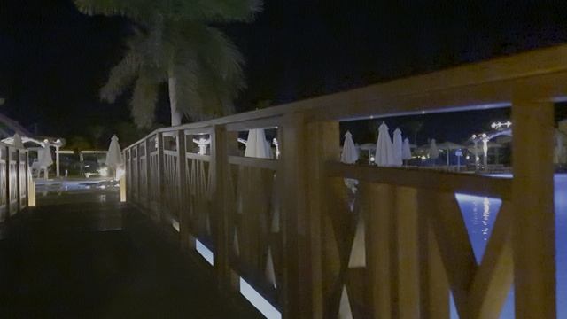 Sanrise Alora Aqua Park Resort. Сентябрь 2025. Территория вечером.