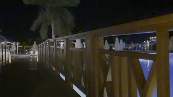 Sanrise Alora Aqua Park Resort. Сентябрь 2025. Территория вечером.